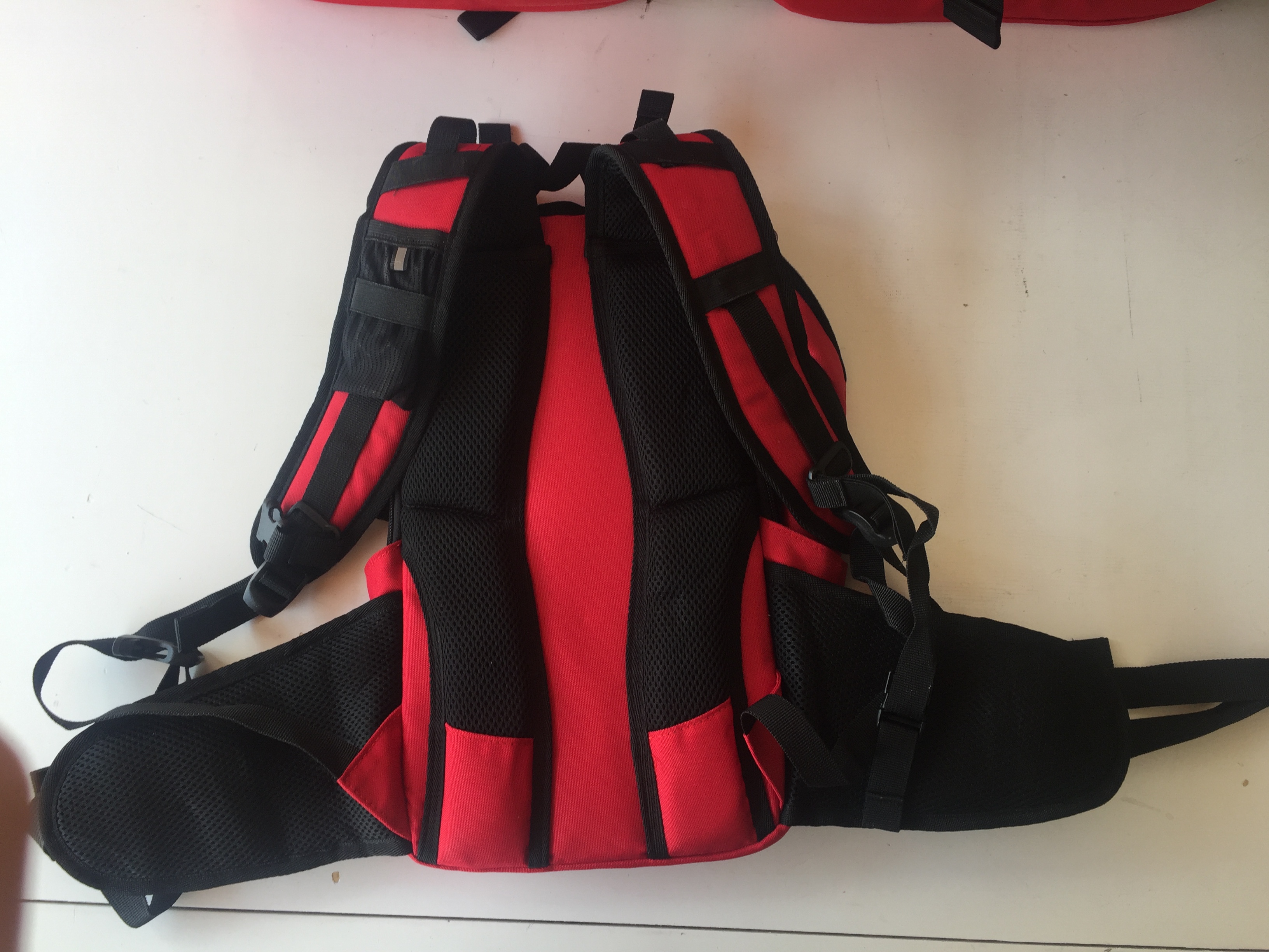 DER MINI – DogCarrier Rucksack zum Tragen von Hunden kommt! Der Hunderucksack in der kleinsten Ausführung für Hunde von 3-6kg gesellt sich nun zu den SMALL- BIG- und XXL-DogCarrier Rucksäcken für Hunden 5-30kg Gewicht!