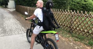 DOG CARRIER Hunderucksack zum Tragen von Hunden bis 30kg auf dem E-Scooter / Roller / Motorroller / Motorrad